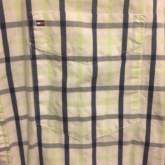 Tommy Hilfiger button down - Picture 3 of 4